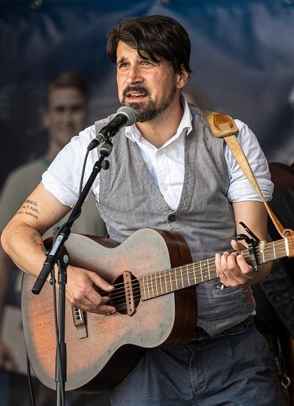 Your friendly Folksinger Your friendly Folksinger