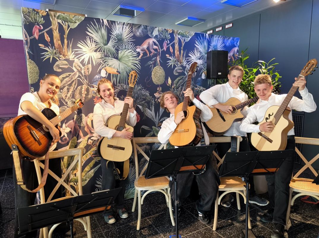 Gitarrenenseble der Musikschule J.S. Bach Gitarrenenseble der Musikschule J.S. Bach